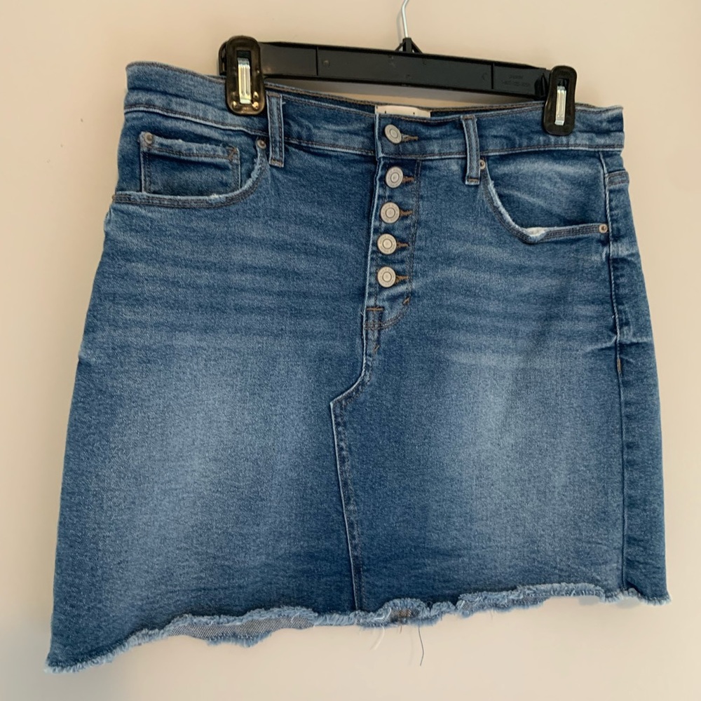 Kenzie Jean mini skirt with frayed hem. Size 6 button closure